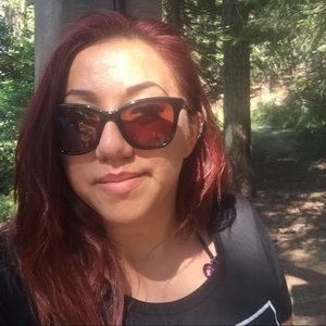 Meet your Posher, Dennise